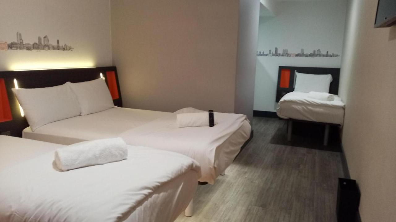 Easyhotel Leeds Exteriör bild