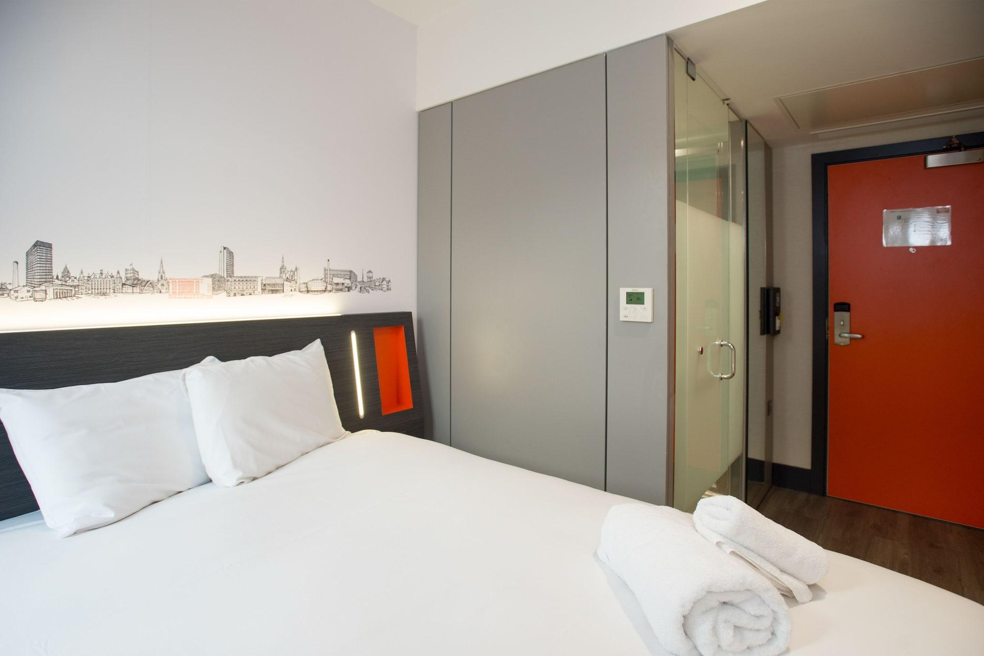 Easyhotel Leeds Exteriör bild