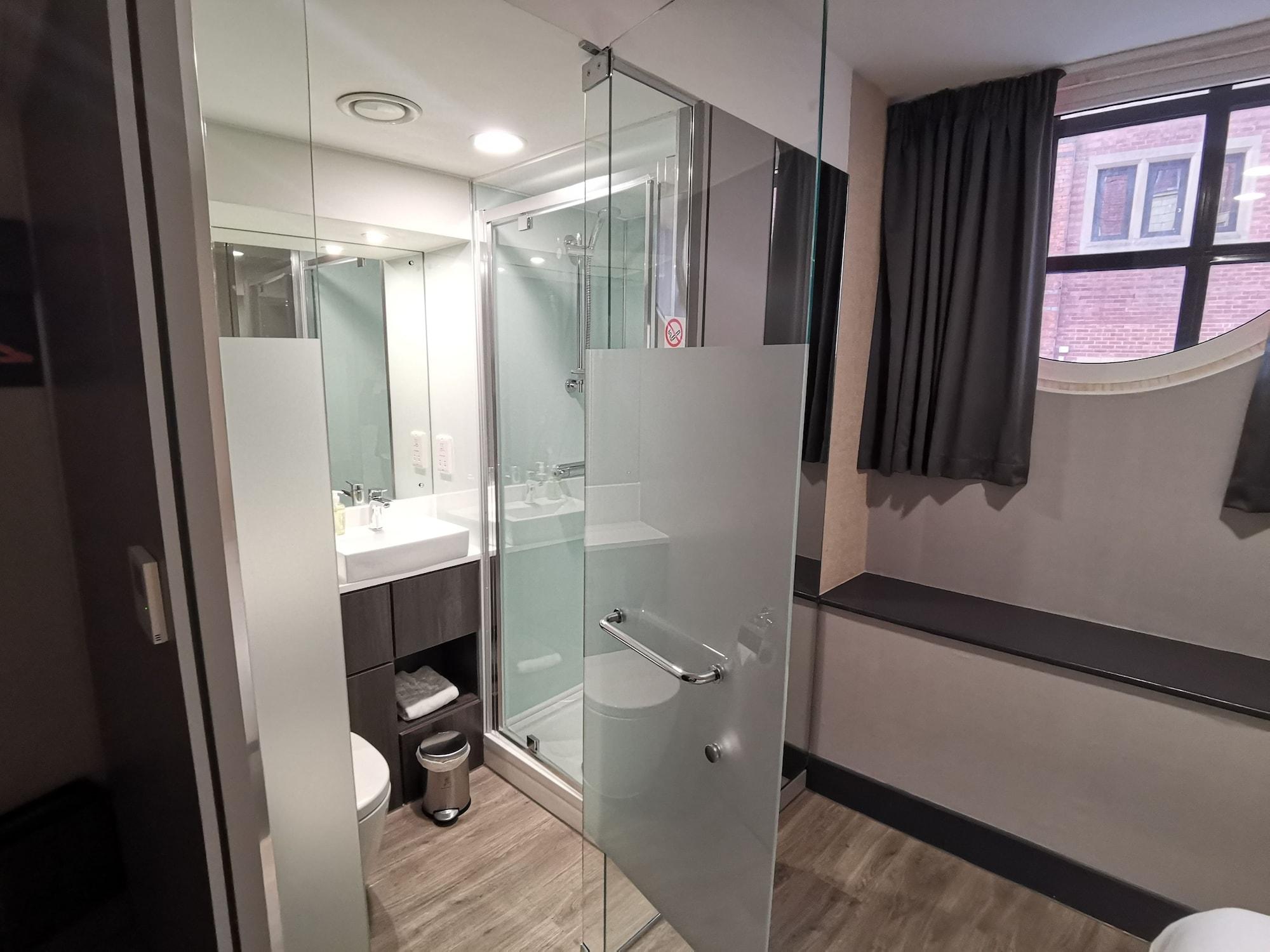 Easyhotel Leeds Exteriör bild