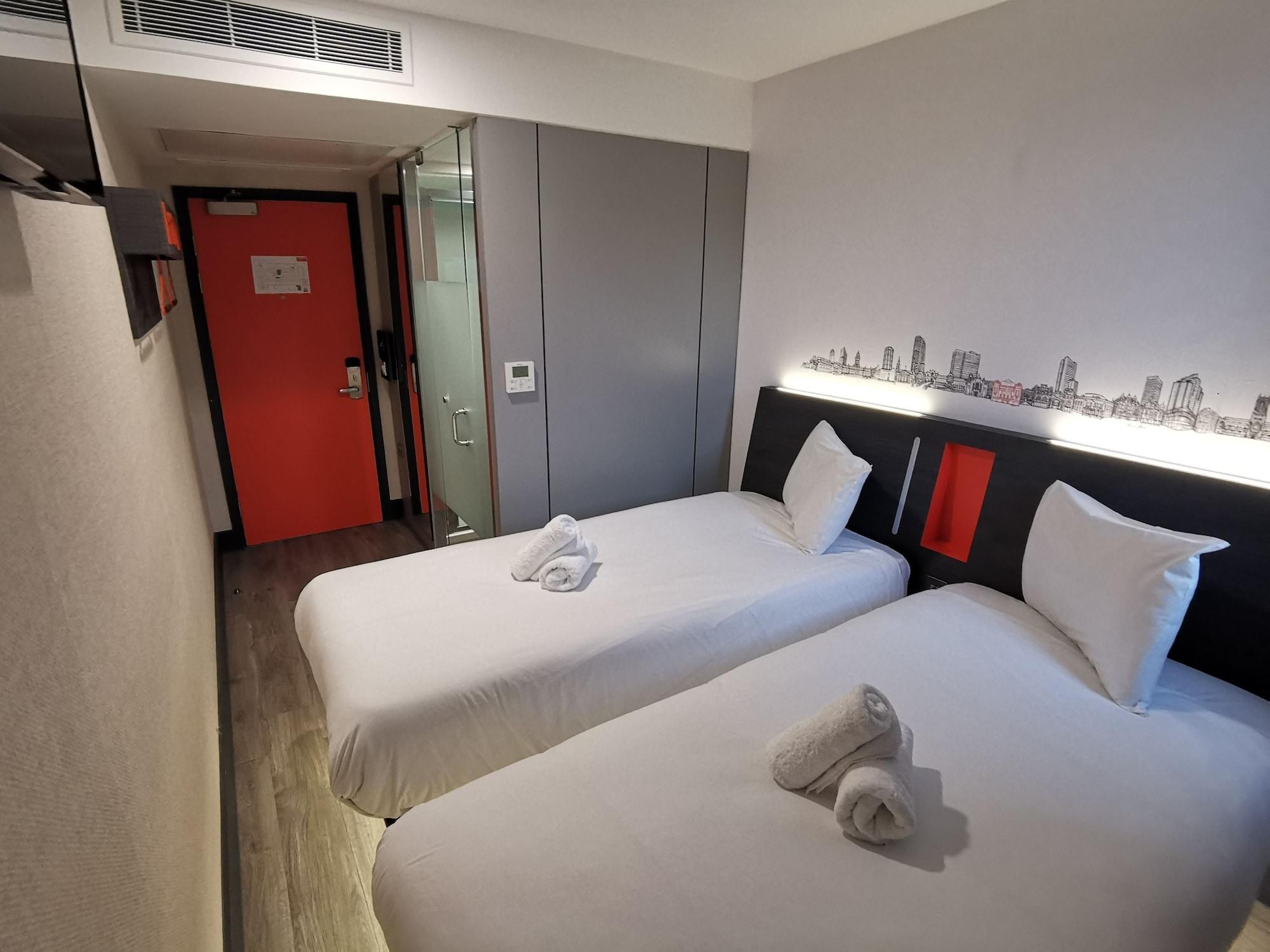 Easyhotel Leeds Exteriör bild