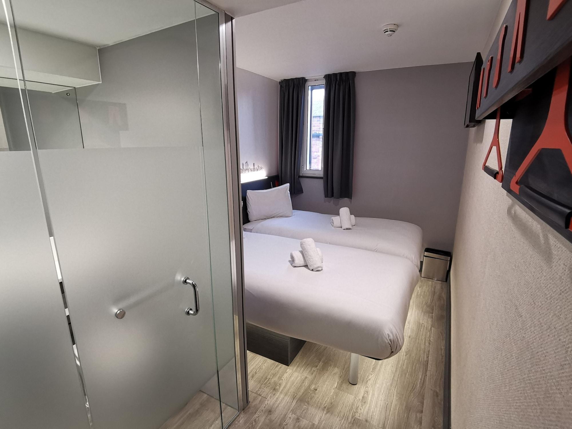 Easyhotel Leeds Leeds  Exteriör bild