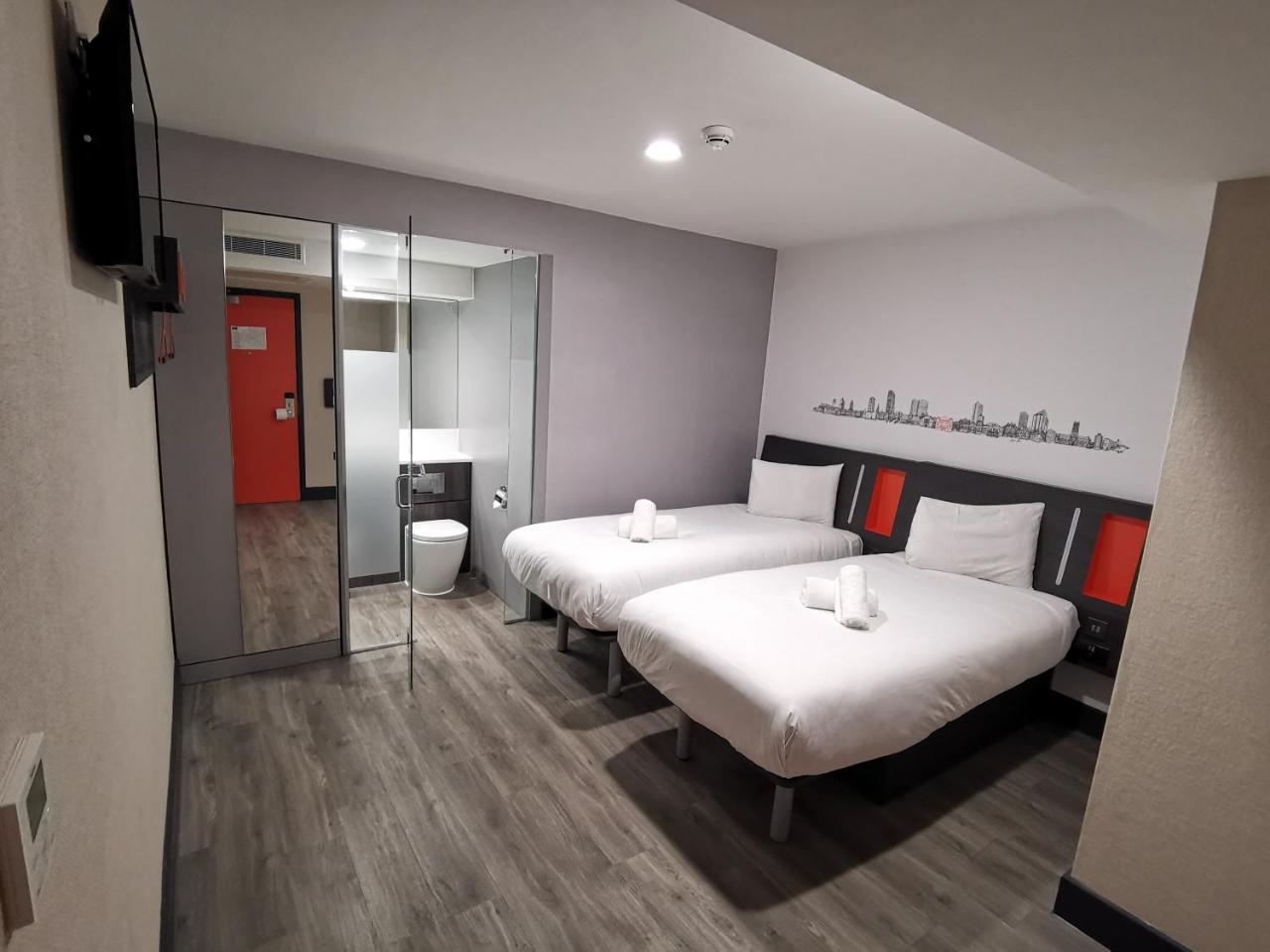Easyhotel Leeds Exteriör bild